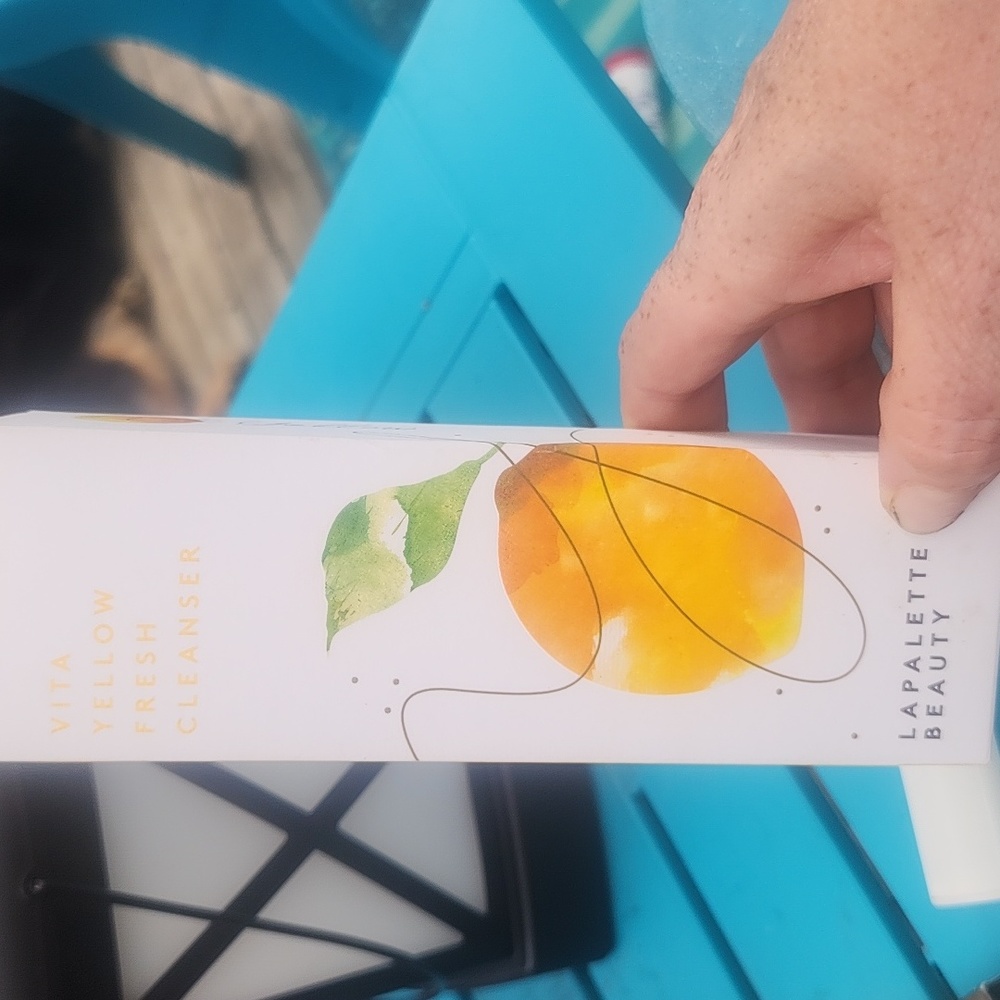Vita yellow fresh cleanser